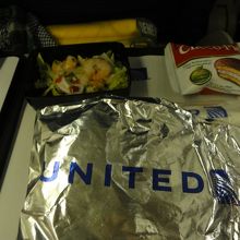 往路の夜食（ハンバーガー）