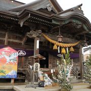 でか山で有名な青柏祭は、この神社の例大祭です