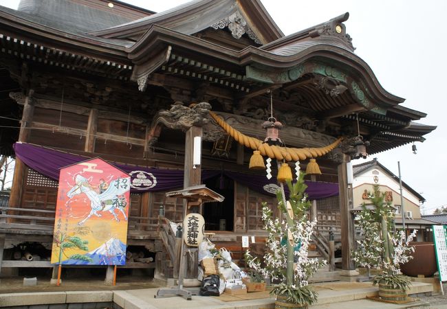 でか山で有名な青柏祭は、この神社の例大祭です