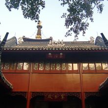 塔のある本堂の下部分