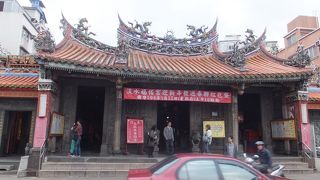 淡水老街の中心にあります