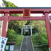 小さな神社ですが高台で景色が良い