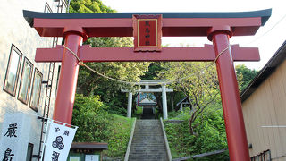 小さな神社ですが高台で景色が良い