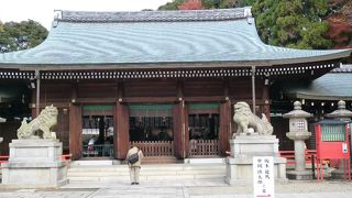 入口は、霊山護国神社の右手です