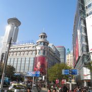 上海のにぎやかなショッピング街
