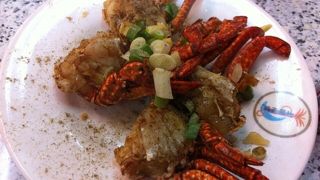 座って食べられる