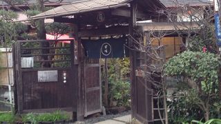 江ノ電を間近に見ながら