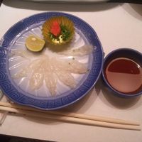 河豚刺し。この季節の山口では、どの宿でも定番なのでしょう。
