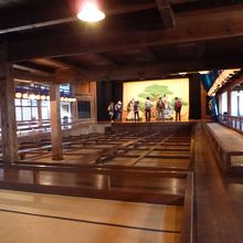 枡形の平土間席