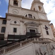 スペイン階段の上にある教会