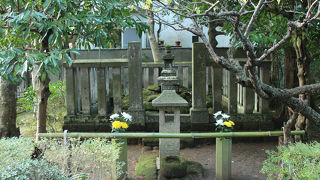 国指定史跡である明月院境内にある