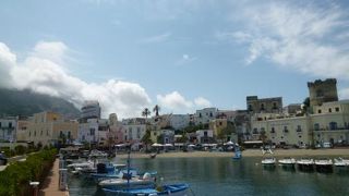 イスキア島フォリオ港は美しい港です♪