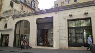 ナポリのボッテガ・ヴェネタは日本未入荷が多く穴場♪