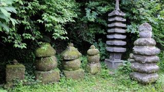 伝上杉憲方の墓