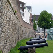 城壁に沿って歩くのもお勧め