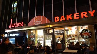 プレーンチーズケーキ　６.５ドル