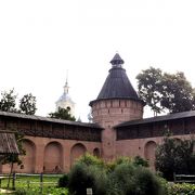城壁に囲まれた「スパソ・エフフィミエフ修道院」