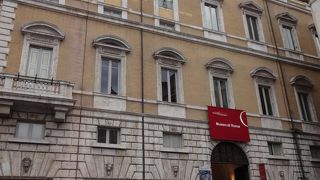 ナヴォーナ広場の南にある博物館