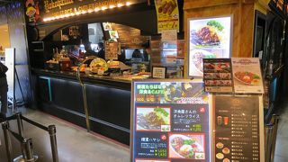 赤レンガ倉庫のピクニックコートにある洋食屋さん