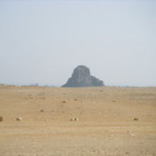 黒のピラミッド