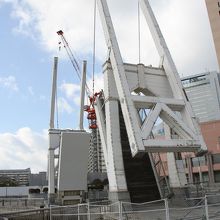 機械的な感じ。