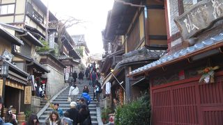 急な下り、ころばないように、縁起があります