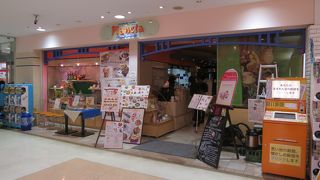 横浜ワールドポーターズ２Ｆにあるハニートーストが充実のダイニングカフェ 