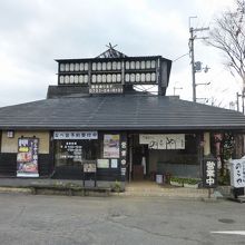 田舎の民家風の外観