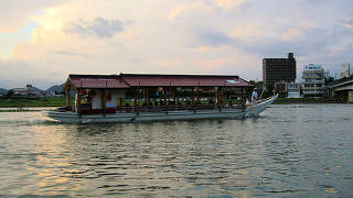 清流を遡る鵜飼観覧船