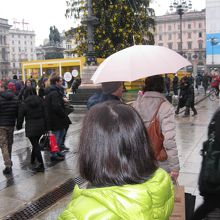 クリスマス前で人が多いですね。スリに注意してくださいね。