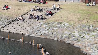 紅葉の湖畔巡りを楽しむ