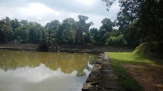 周囲がほぼ水没していた