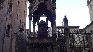 豪華絢爛な廟です！