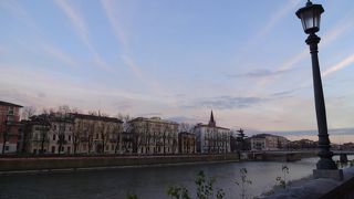 古代遺跡が点在する美しい街