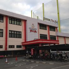 ゴルフの打ちっぱなしが横にあります。