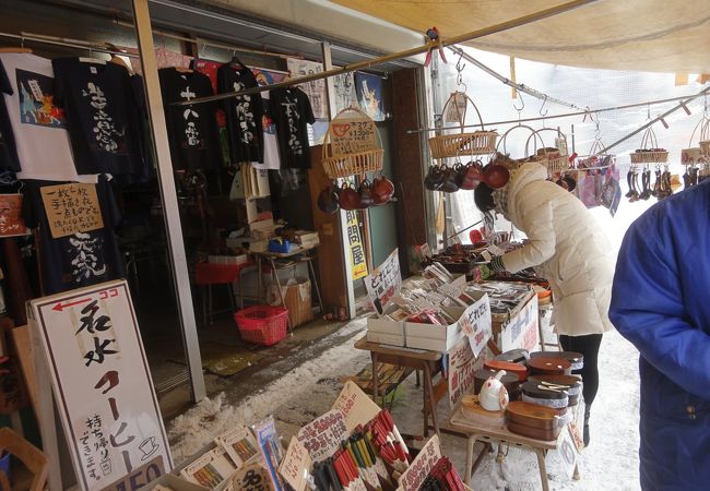 輪島塗のお土産屋さんも