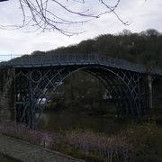 世界で初めて作られた鉄の橋
