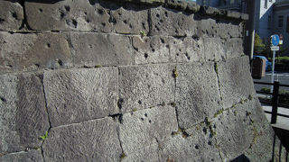 西南戦争の弾痕も残る。