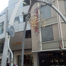 横浜方面からならJR石川町で降りて徒歩がお薦めです