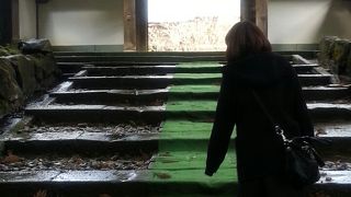 静けさの中に佇んでいます