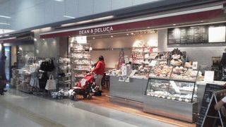 出発前のひと時を「DEAN & DELUCA」～羽田空港～