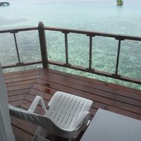 部屋に備え付けられたバルコニー。もう一脚、椅子があります。