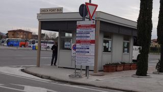 ピサの斜塔には大型バスで行くことが出来ません