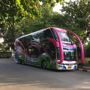 タイ独特のマーケット 観光バスツアーも