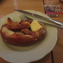 プレッチェル。好きなのですが乗ってる粗塩がしょっぱ過ぎた@@