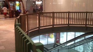 小規模ながら人気店が集結