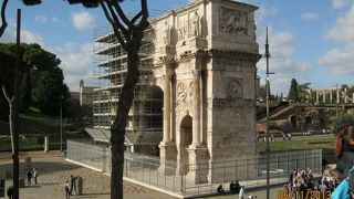 4世紀の凱旋門です。