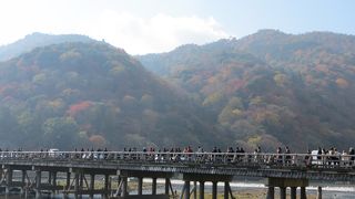 嵐山の紅葉の最盛期。