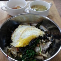 地下の食堂　自分で作るビビンバ