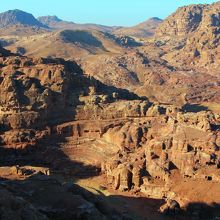 トレイルの第1ビューポイントから眺めるローマ円形劇場